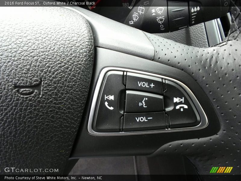 Oxford White / Charcoal Black 2016 Ford Focus ST
