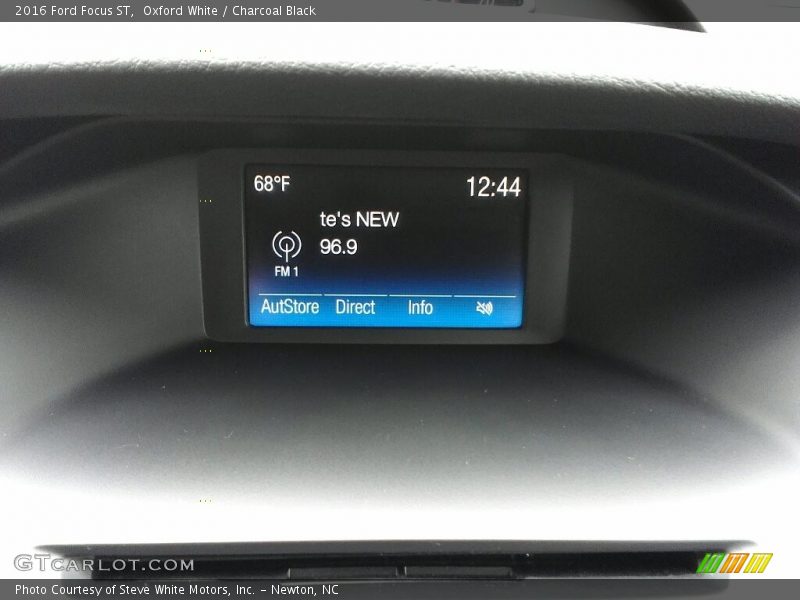 Oxford White / Charcoal Black 2016 Ford Focus ST