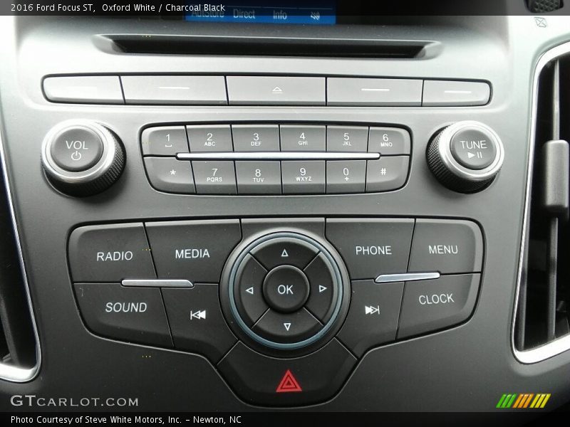 Oxford White / Charcoal Black 2016 Ford Focus ST