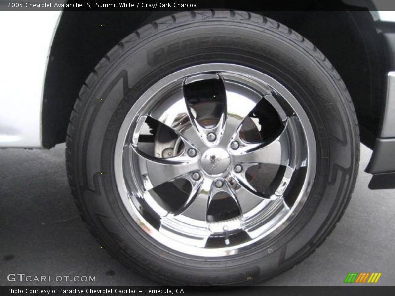 Summit White / Gray/Dark Charcoal 2005 Chevrolet Avalanche LS