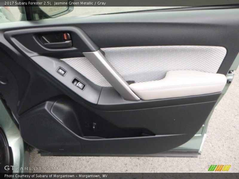 Jasmine Green Metallic / Gray 2017 Subaru Forester 2.5i