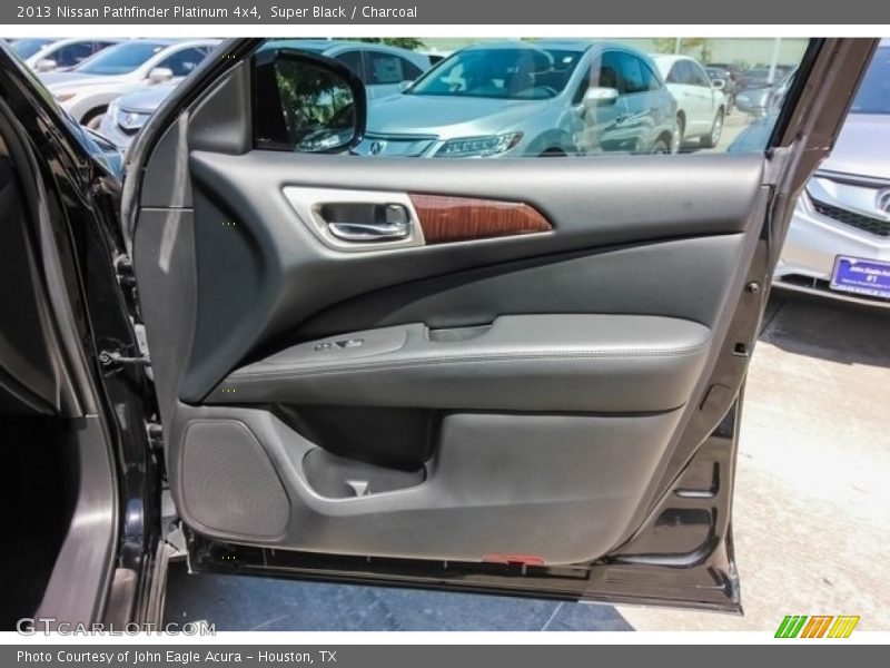 Super Black / Charcoal 2013 Nissan Pathfinder Platinum 4x4