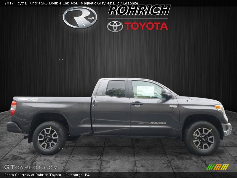 Magnetic Gray Metallic / Graphite 2017 Toyota Tundra SR5 Double Cab 4x4