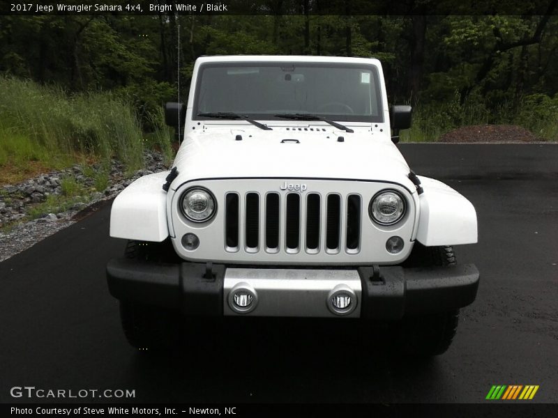 Bright White / Black 2017 Jeep Wrangler Sahara 4x4