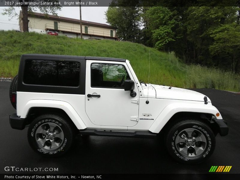 Bright White / Black 2017 Jeep Wrangler Sahara 4x4