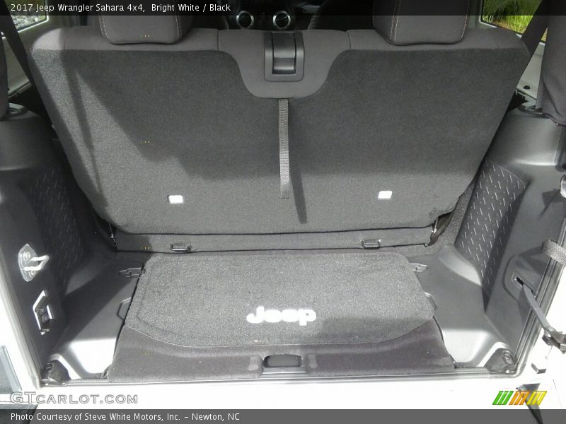 Bright White / Black 2017 Jeep Wrangler Sahara 4x4