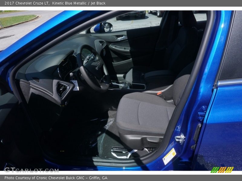 Kinetic Blue Metallic / Jet Black 2017 Chevrolet Cruze LT