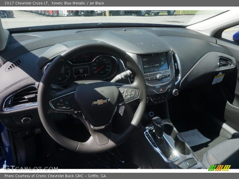 Kinetic Blue Metallic / Jet Black 2017 Chevrolet Cruze LT
