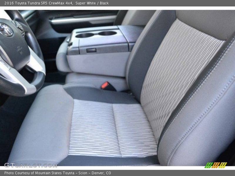 Super White / Black 2016 Toyota Tundra SR5 CrewMax 4x4