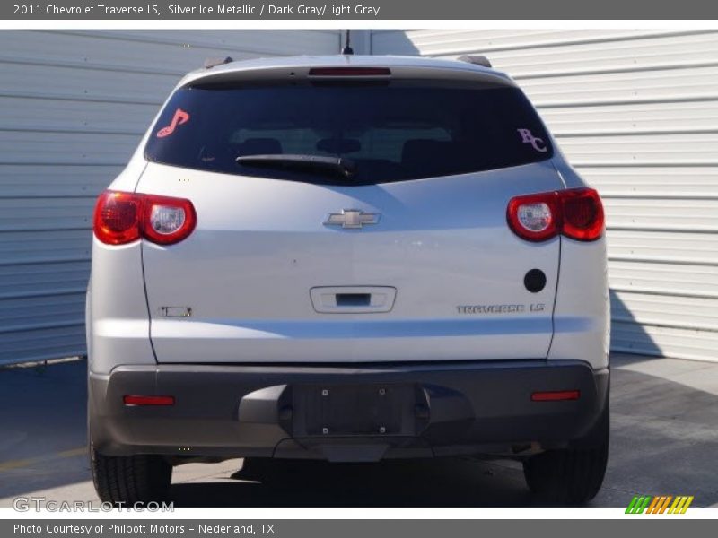 Silver Ice Metallic / Dark Gray/Light Gray 2011 Chevrolet Traverse LS