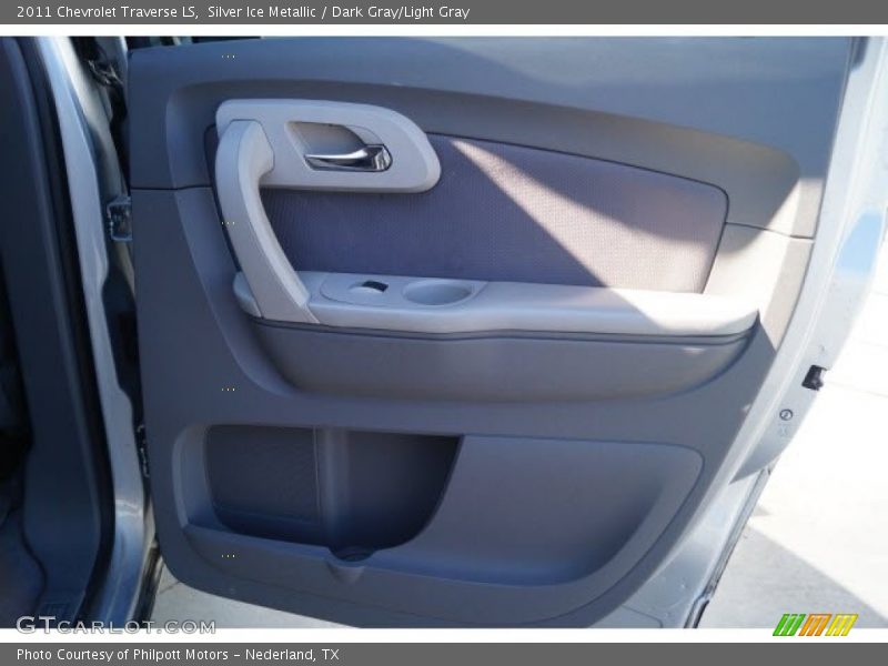 Silver Ice Metallic / Dark Gray/Light Gray 2011 Chevrolet Traverse LS