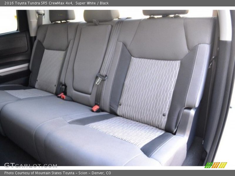 Super White / Black 2016 Toyota Tundra SR5 CrewMax 4x4