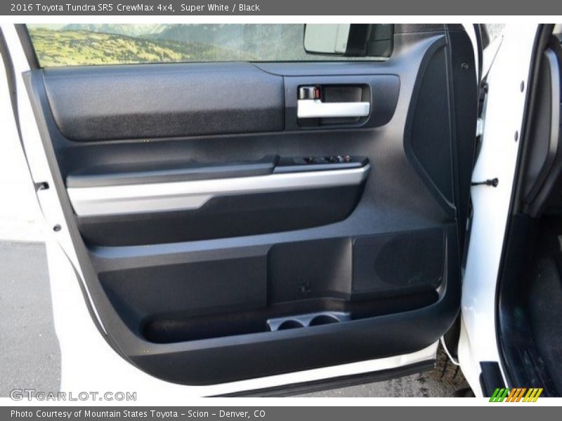 Super White / Black 2016 Toyota Tundra SR5 CrewMax 4x4