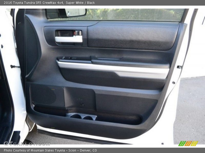Super White / Black 2016 Toyota Tundra SR5 CrewMax 4x4