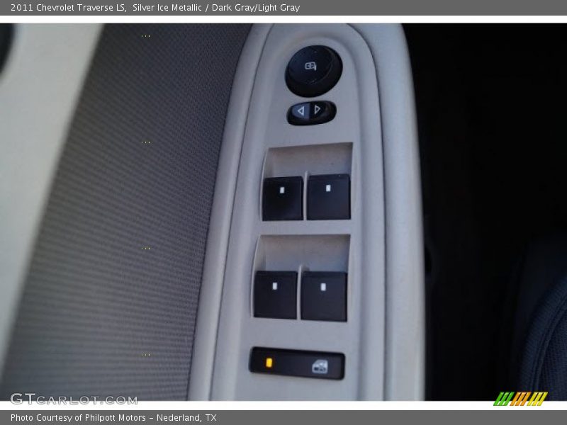 Silver Ice Metallic / Dark Gray/Light Gray 2011 Chevrolet Traverse LS