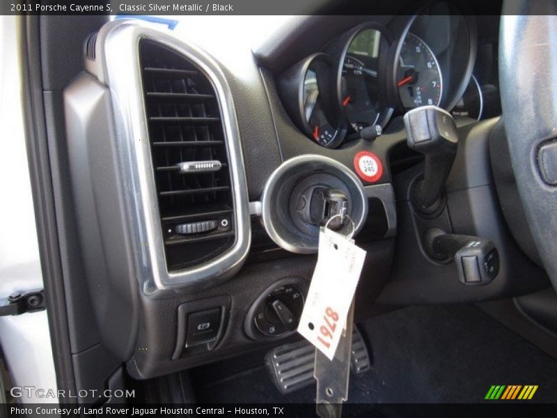 Classic Silver Metallic / Black 2011 Porsche Cayenne S