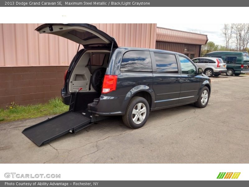 Maximum Steel Metallic / Black/Light Graystone 2013 Dodge Grand Caravan SE