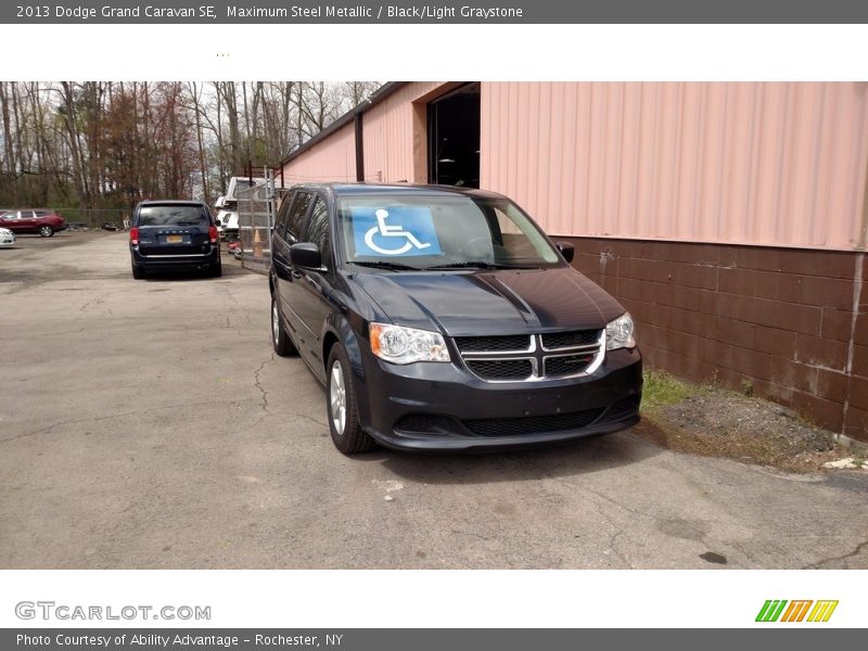 Maximum Steel Metallic / Black/Light Graystone 2013 Dodge Grand Caravan SE