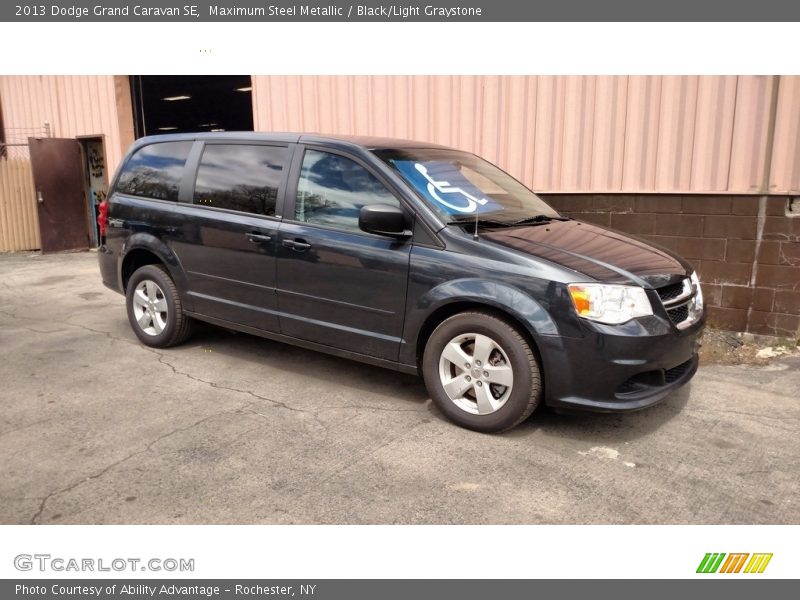 Maximum Steel Metallic / Black/Light Graystone 2013 Dodge Grand Caravan SE