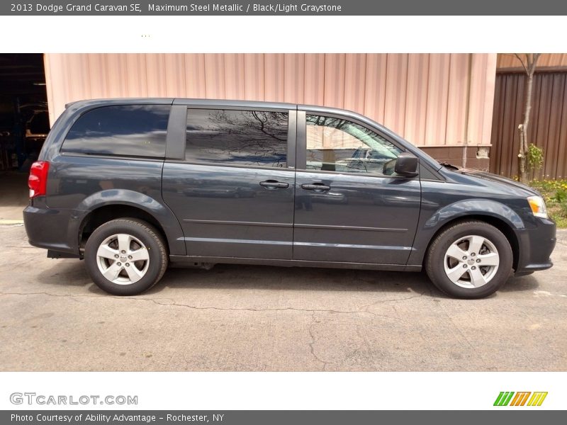Maximum Steel Metallic / Black/Light Graystone 2013 Dodge Grand Caravan SE