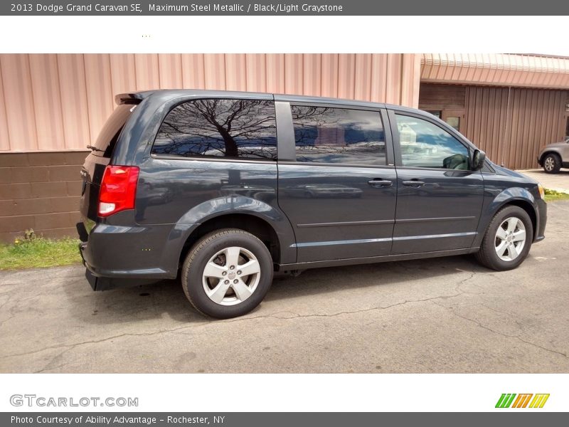 Maximum Steel Metallic / Black/Light Graystone 2013 Dodge Grand Caravan SE