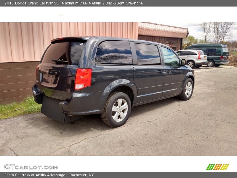 Maximum Steel Metallic / Black/Light Graystone 2013 Dodge Grand Caravan SE