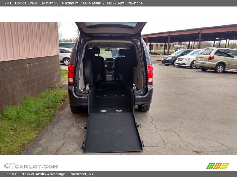 Maximum Steel Metallic / Black/Light Graystone 2013 Dodge Grand Caravan SE