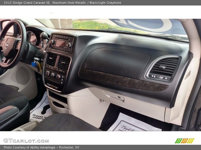 Maximum Steel Metallic / Black/Light Graystone 2013 Dodge Grand Caravan SE