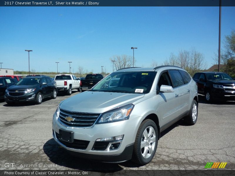 Silver Ice Metallic / Ebony 2017 Chevrolet Traverse LT