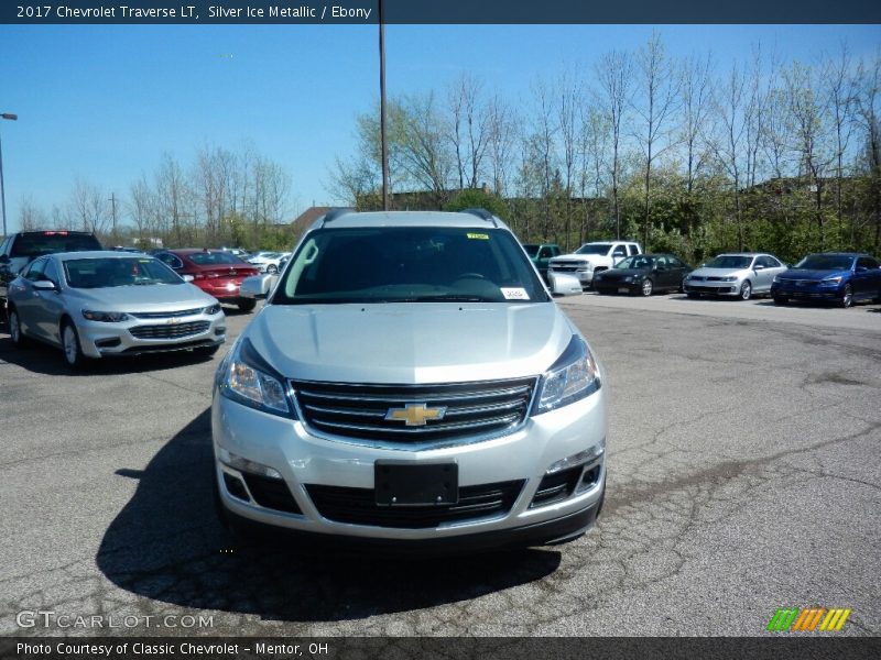 Silver Ice Metallic / Ebony 2017 Chevrolet Traverse LT