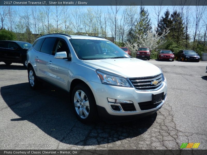 Silver Ice Metallic / Ebony 2017 Chevrolet Traverse LT
