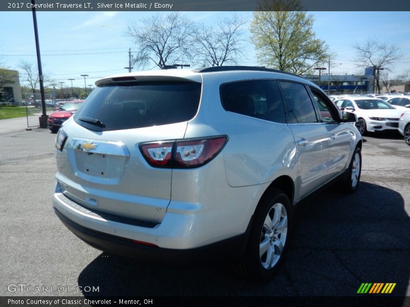 Silver Ice Metallic / Ebony 2017 Chevrolet Traverse LT