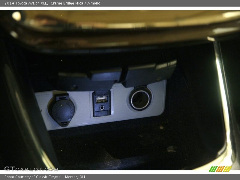 Creme Brulee Mica / Almond 2014 Toyota Avalon XLE