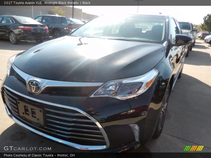 Midnight Black Metallic / Black 2017 Toyota Avalon XLE