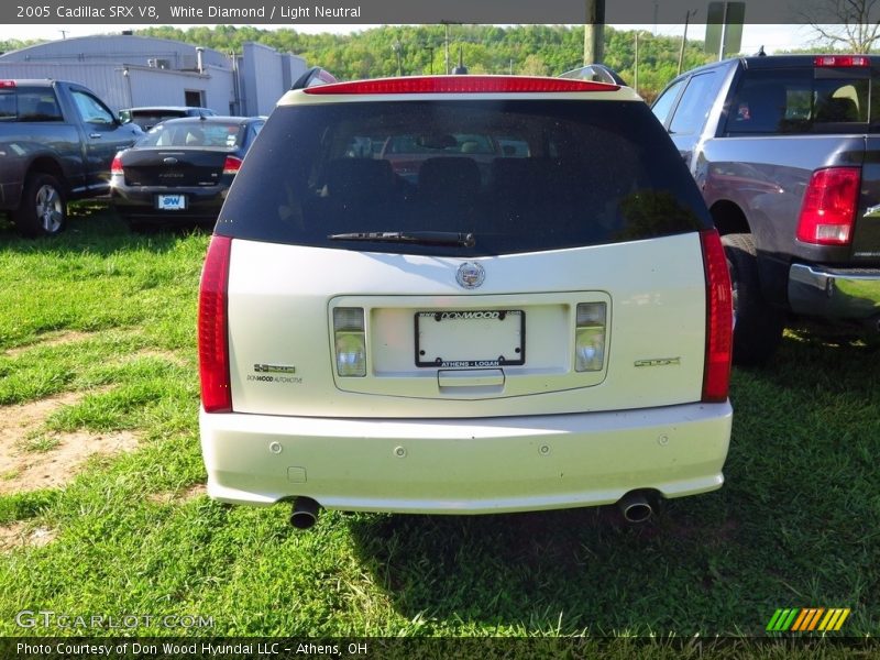 White Diamond / Light Neutral 2005 Cadillac SRX V8