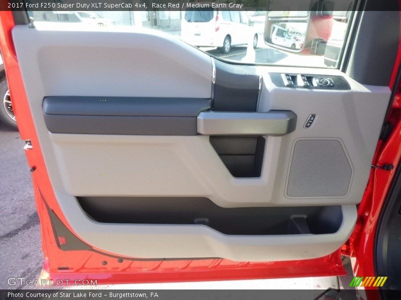 Race Red / Medium Earth Gray 2017 Ford F250 Super Duty XLT SuperCab 4x4