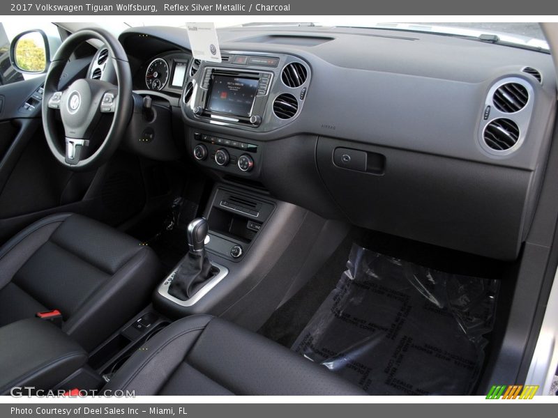 Reflex Silver Metallic / Charcoal 2017 Volkswagen Tiguan Wolfsburg