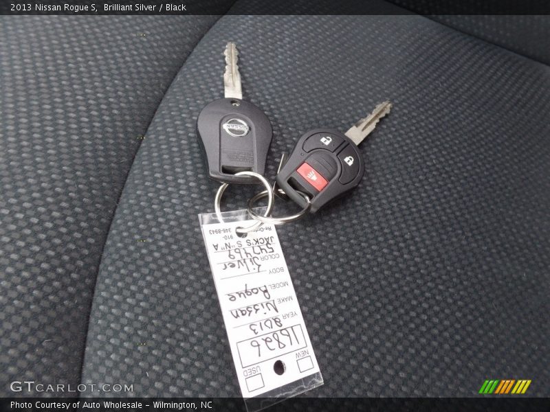 Brilliant Silver / Black 2013 Nissan Rogue S