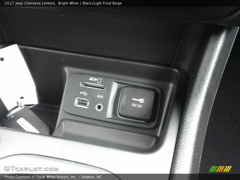 Bright White / Black/Light Frost Beige 2017 Jeep Cherokee Limited