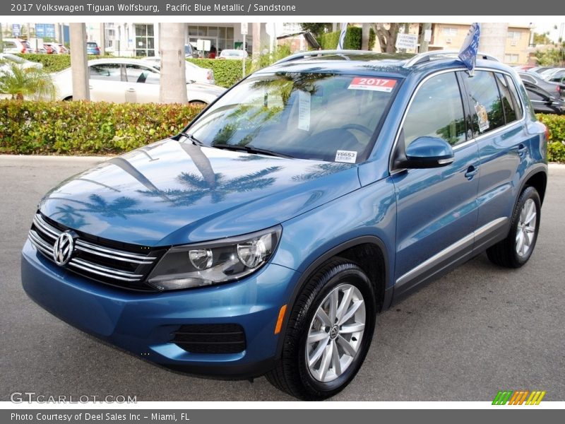 Front 3/4 View of 2017 Tiguan Wolfsburg