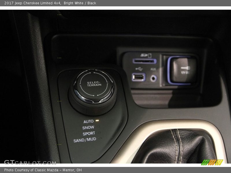 Bright White / Black 2017 Jeep Cherokee Limited 4x4