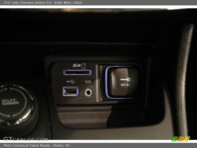 Bright White / Black 2017 Jeep Cherokee Limited 4x4