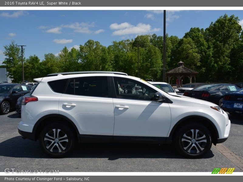 Super White / Black 2016 Toyota RAV4 LE