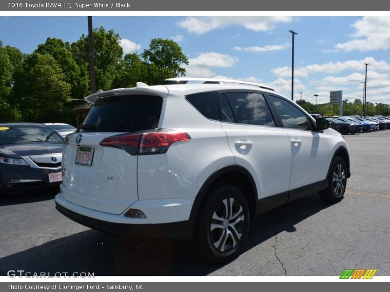 Super White / Black 2016 Toyota RAV4 LE
