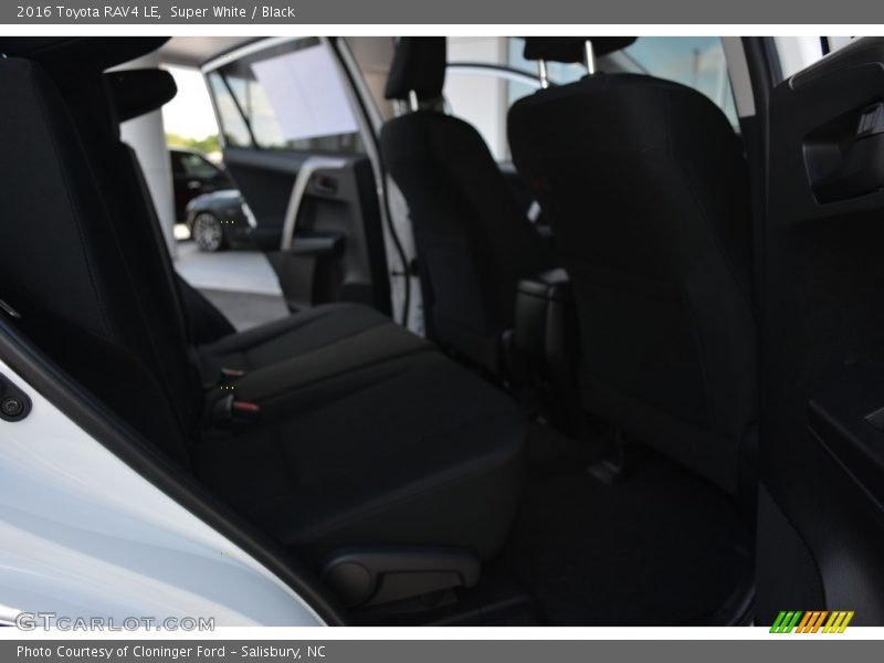 Super White / Black 2016 Toyota RAV4 LE