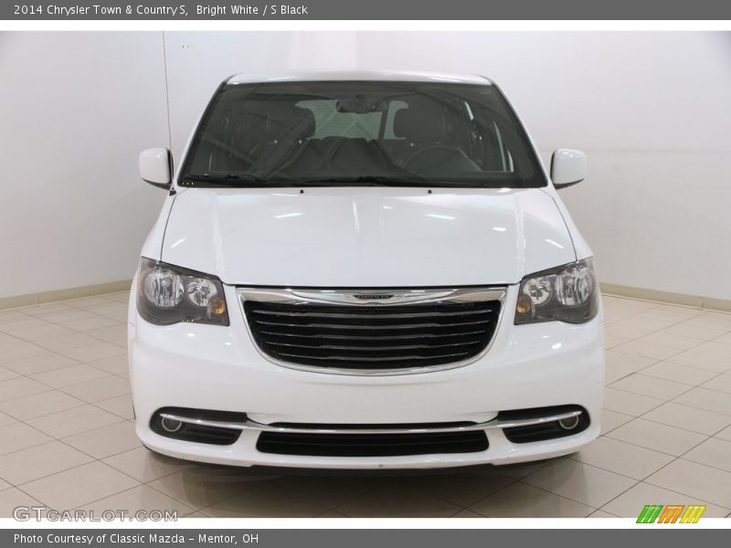 Bright White / S Black 2014 Chrysler Town & Country S