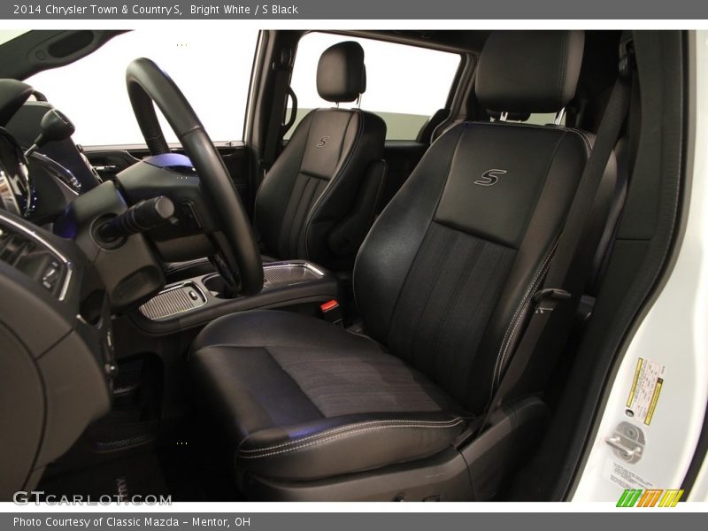 Bright White / S Black 2014 Chrysler Town & Country S