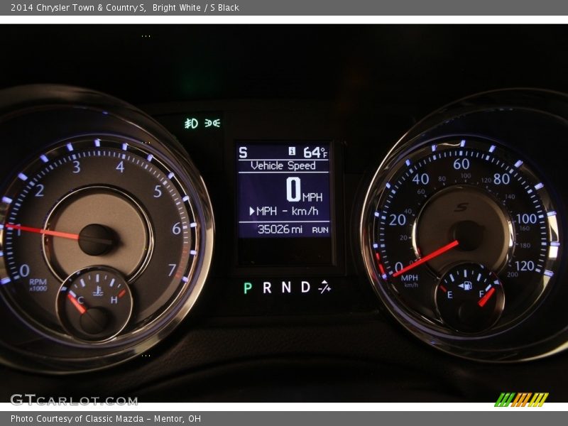 Bright White / S Black 2014 Chrysler Town & Country S