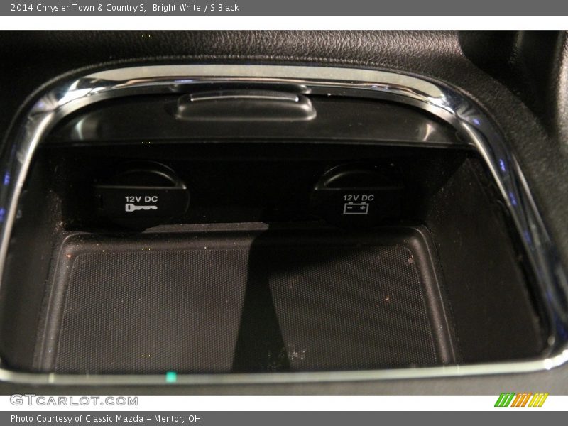Bright White / S Black 2014 Chrysler Town & Country S