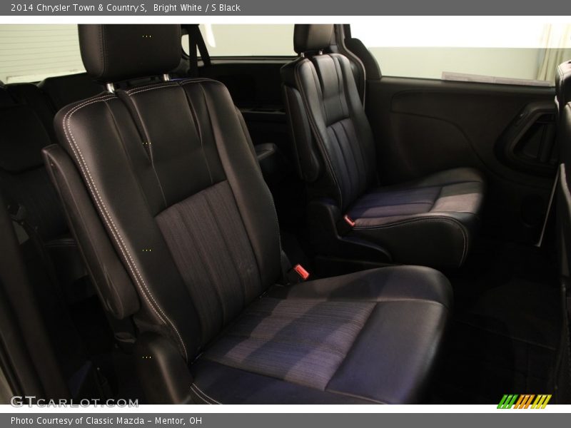 Bright White / S Black 2014 Chrysler Town & Country S